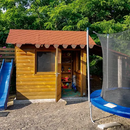 Rozsa-domb Vendeghaz Casa de hóspedes 4*