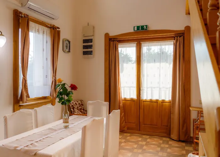 Rozsa-domb Vendeghaz Casa de hóspedes 4*